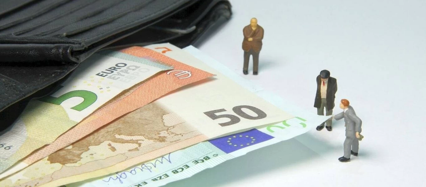 Έρχεται ο «Big Brother» για όλα μας τα χρέη - Πως ο νέος Τειρεσίας θα «παρακολουθεί» κάθε μας κίνηση